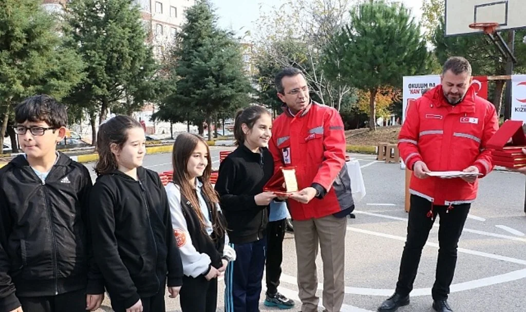 Kan bağışı rekorcularına ödül