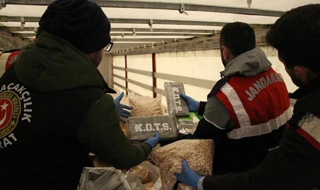  Kapıkule'de operasyon: Tırda 35 kilo kokain ele geçirildi