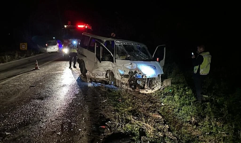 Karanlık yolda kafa  kafaya çarpıştılar