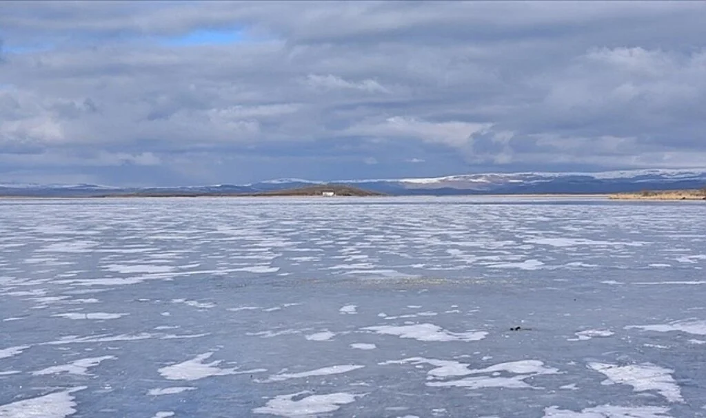 Kars, Ağrı ile Ardahan'da Dere ve Göletler Buz Tuttu