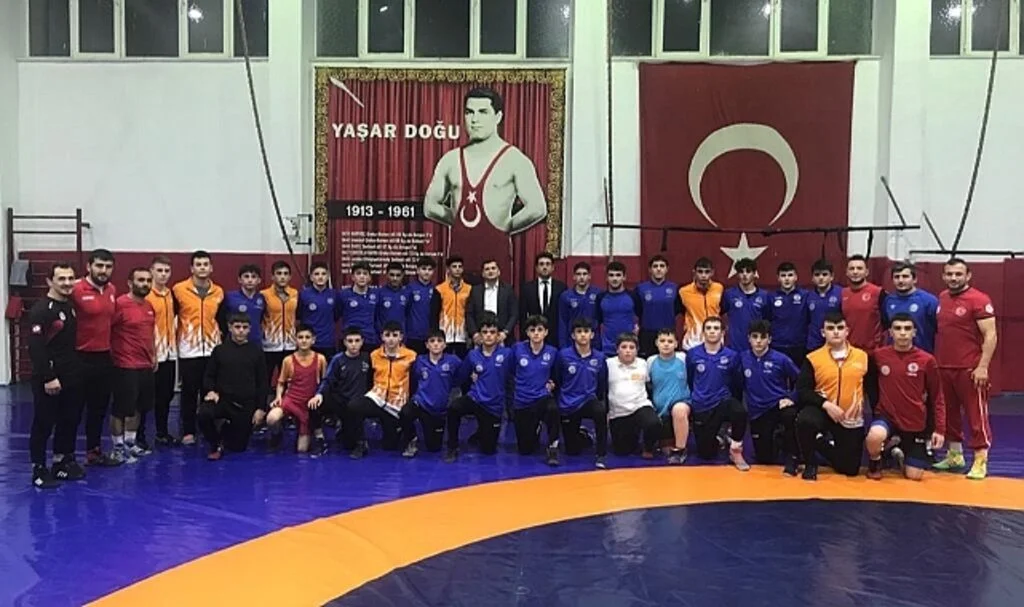 Kavak Kaymakamı Atar'dan Güreşcilere Ziyaret 