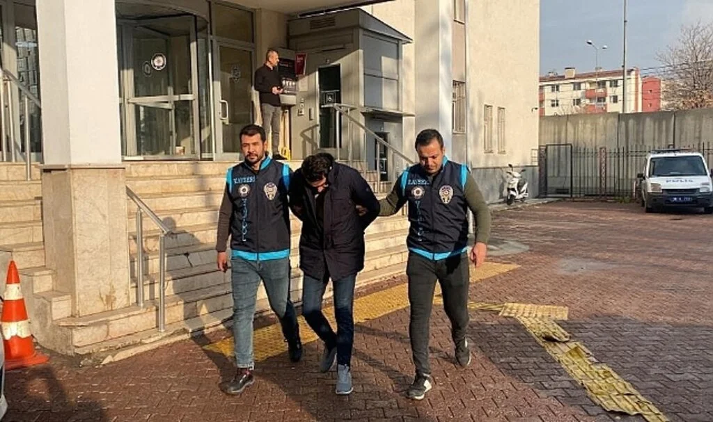 Kendisine Ait Olmayan Evleri Sattı, 900 Bin TL Dolandırdı