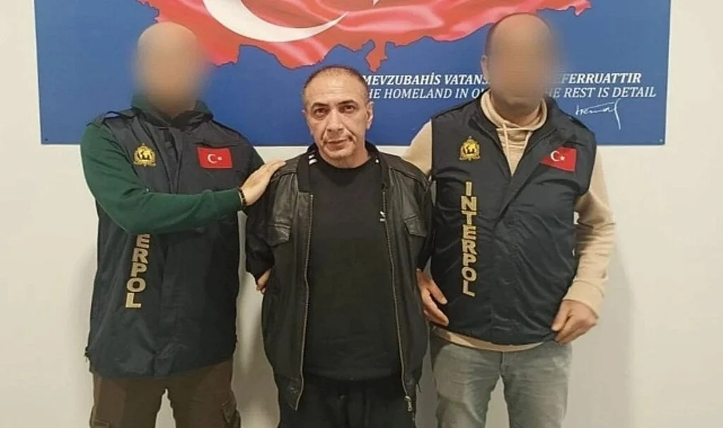 Kırmızı bültenle aranan Serkan Akbaba Türkiye'ye tutuklandı