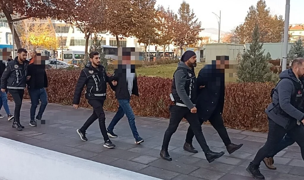 Kırşehir Emniyeti'nin uyuşturucu operasyonunda 5 kişi tutuklandı