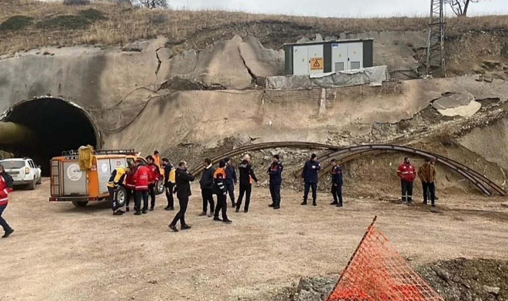 Kop Tünelinde Göçük: 5 İşçi Yaralandı