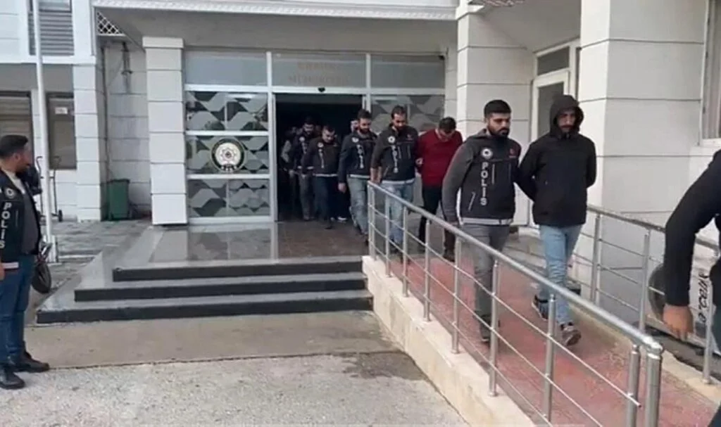 Mersin'de Kökünü Kurutma Operasyonunda 97 Şahıs Tutuklandı