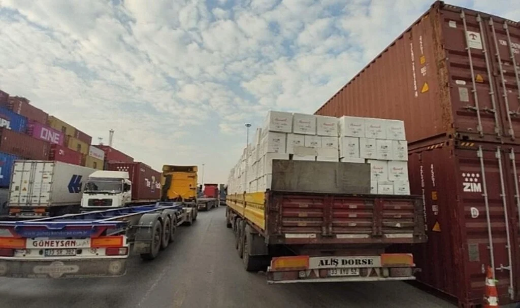 Mersin’de Yakalanan 5 Tır Kaçak İçki İmhaya Gönderildi