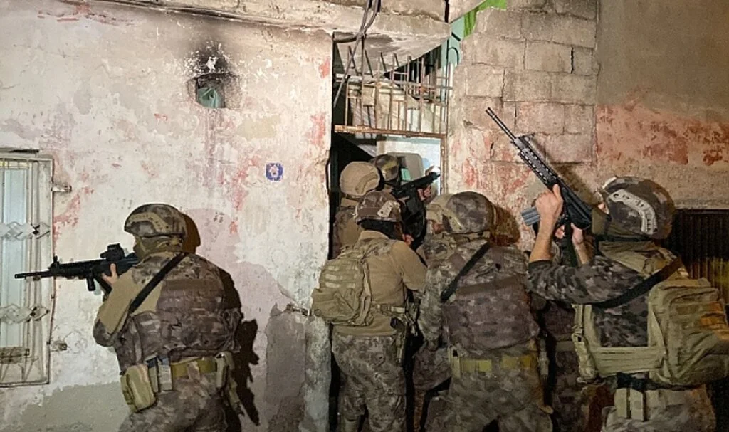 Mersin'deki terör operasyonunda 2 tutuklama