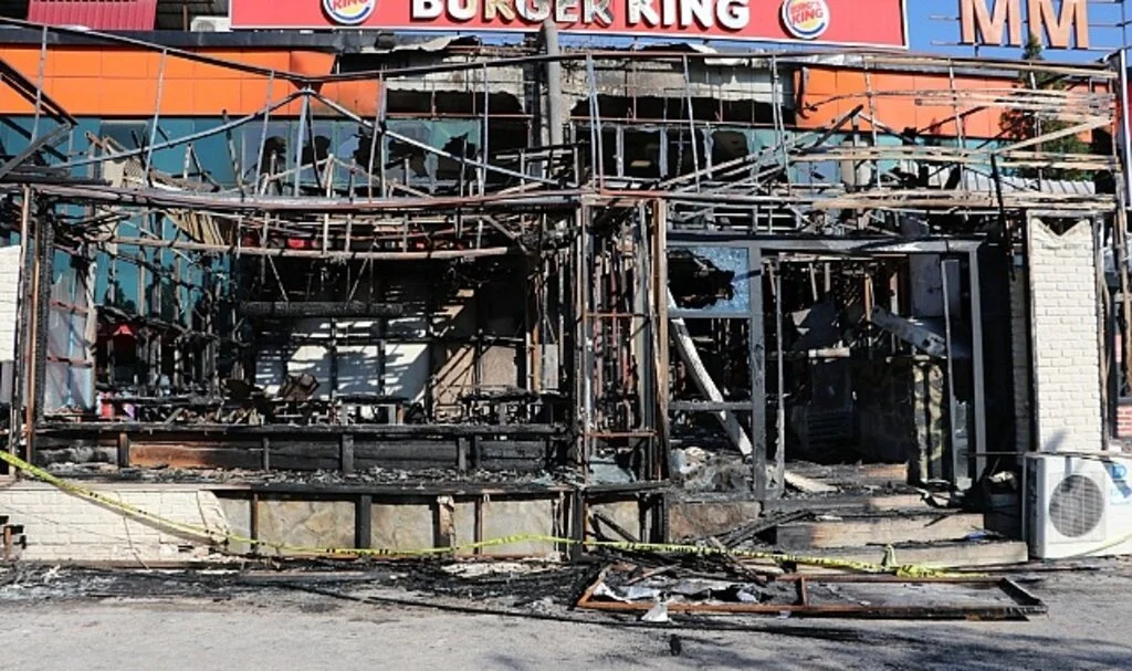 Meşaleli karşılama milyonluk zarara neden oldu