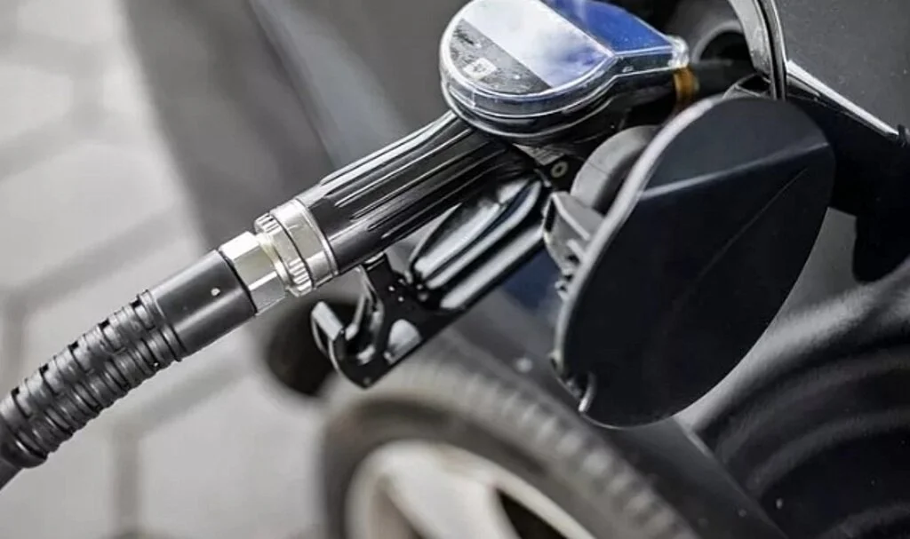 Motorine indirim geliyor! Akaryakıtta inişli çıkışlı ibre: Bu gece yarısı değişecek... (5 Aralık 2022 güncel benzin ve mazot fiyatı)