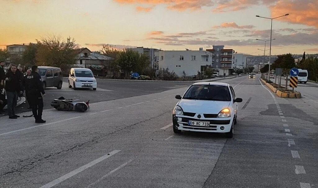 Motosiklet ile otomobil çarpıştı: 1 yaralı