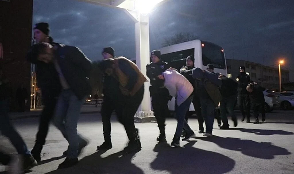 O Operasyonda Gözaltına Alınan 107 Şüpheli Tutuklandı