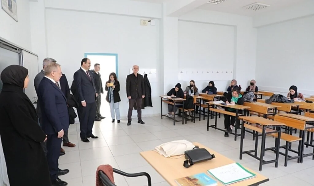 Öğrencilere Deneme Sınavı 