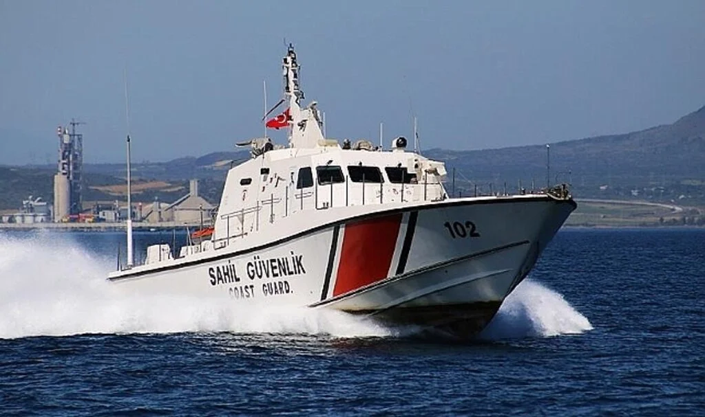 Ölüme Terk Edilen 34 Kaçak Göçmeni Sahil Güvenlik Kurtardı