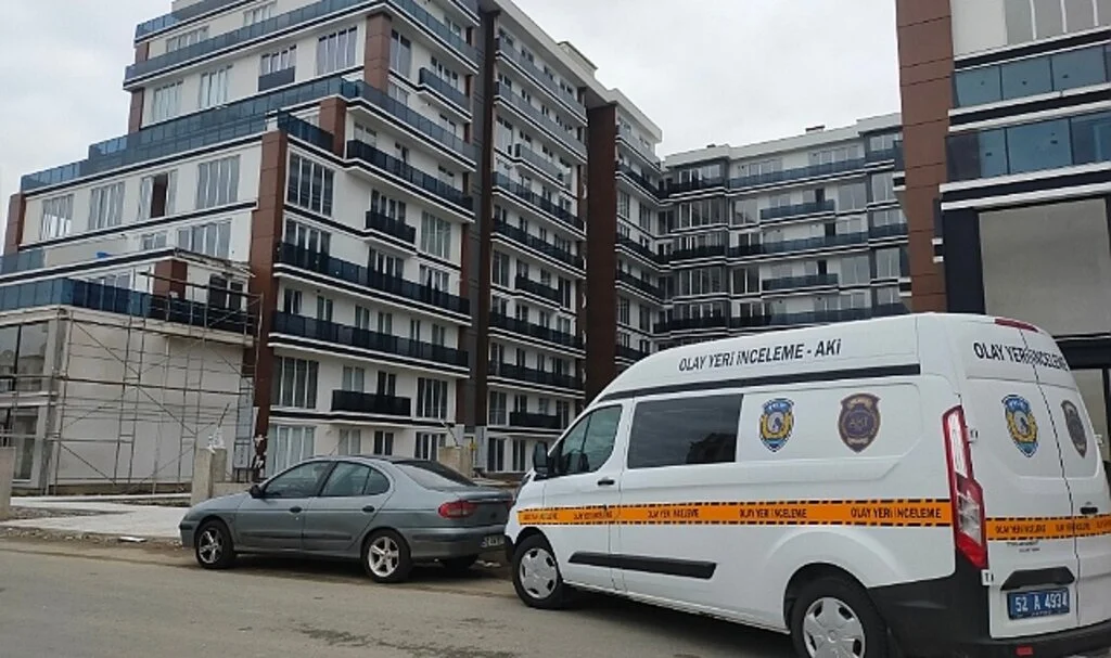 Ordu’da üzerlerine çimento torbası düşen 2 işçi yaralandı