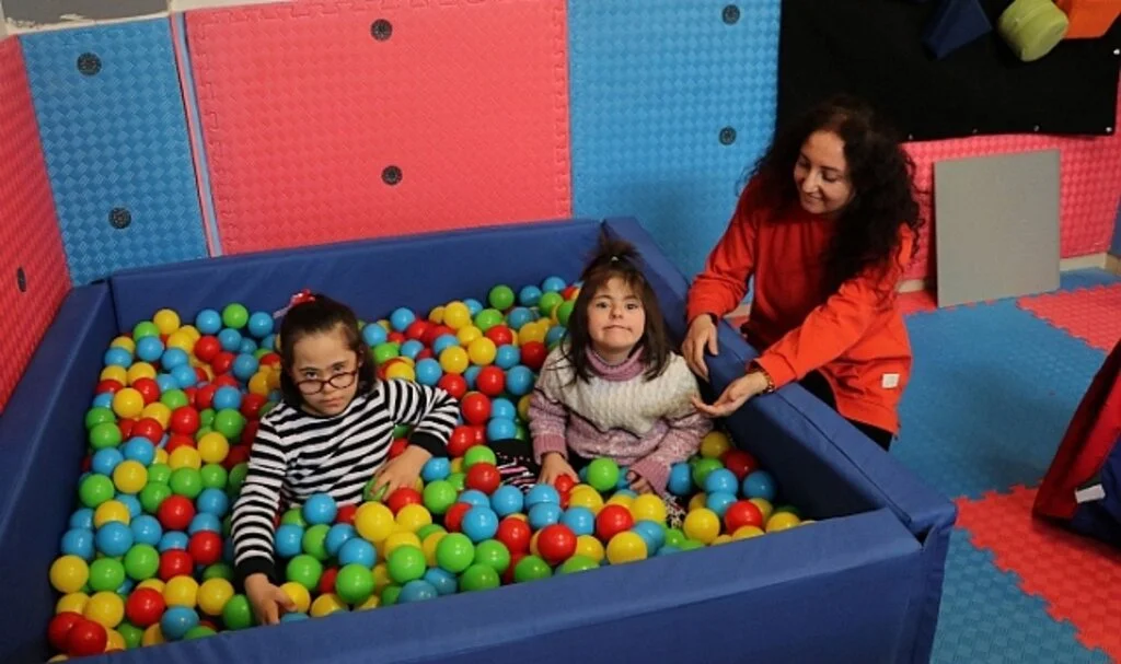 Özel öğrencilerinin mutluluğu onların en büyük sevinci