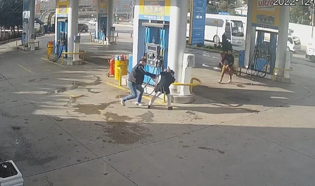 Pendik’te cenazede kurşun yağdırdı, benzin istasyonunda öldüresiye darp edildi