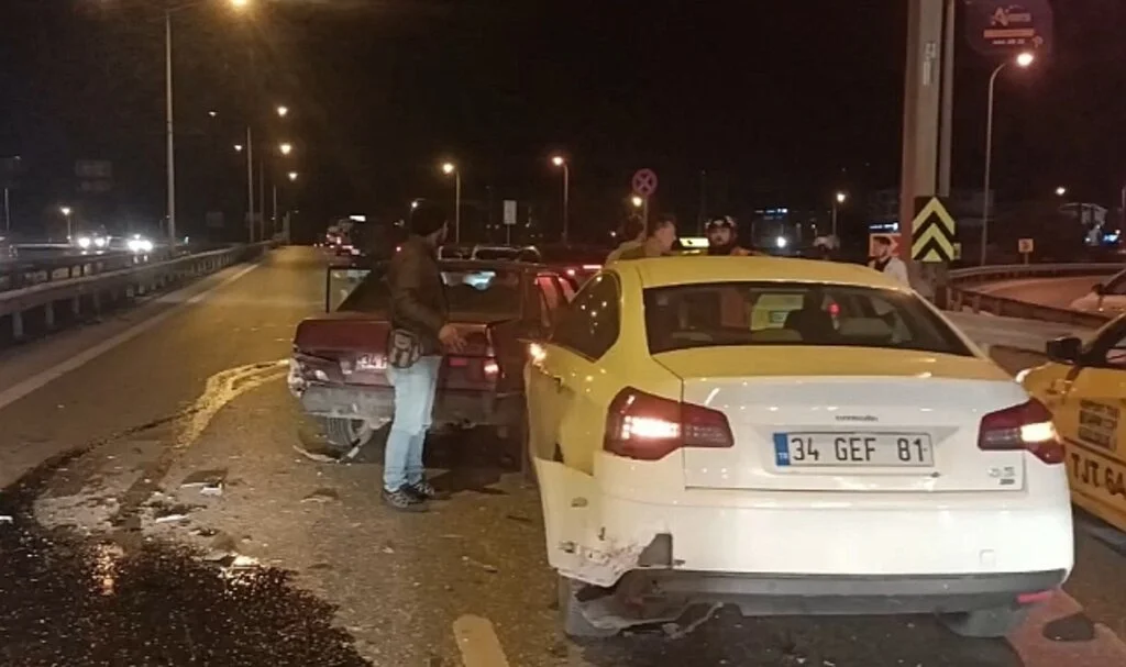 Pendik'te meydana gelen zincirleme trafik kazası trafiği felç etti