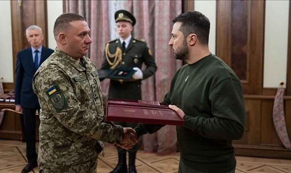 Rus esaretinden kurtulan Ukraynalı bin 331 asker ve polise devlet nişanı verildi