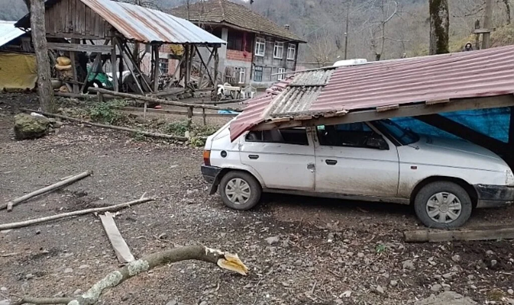 Salıpazarı'nda  kaya korkusu 