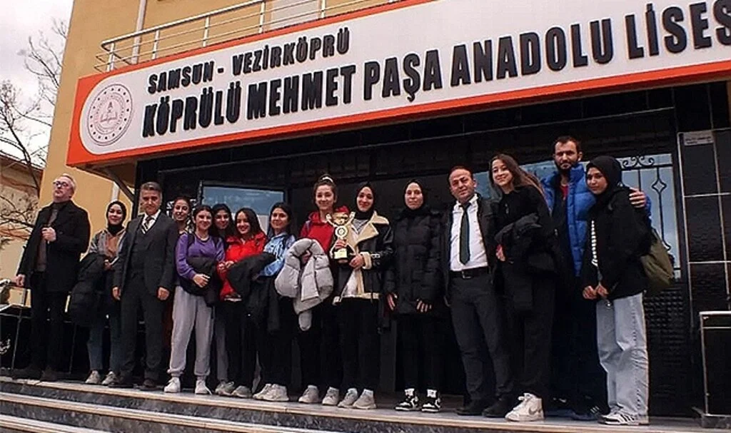 Şampiyon Kızlara Coşkulu Karşılama