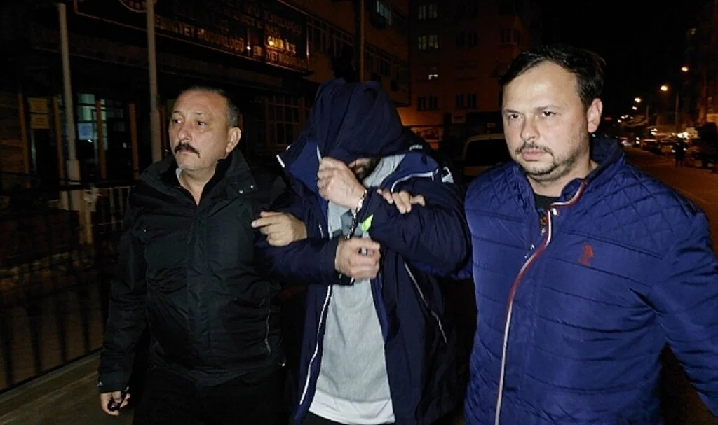 Samsu'da 43 yıl hapis cezası bulunan ve 27 suçtan aranan şahıs spor salonundan çıkarken yakalandı