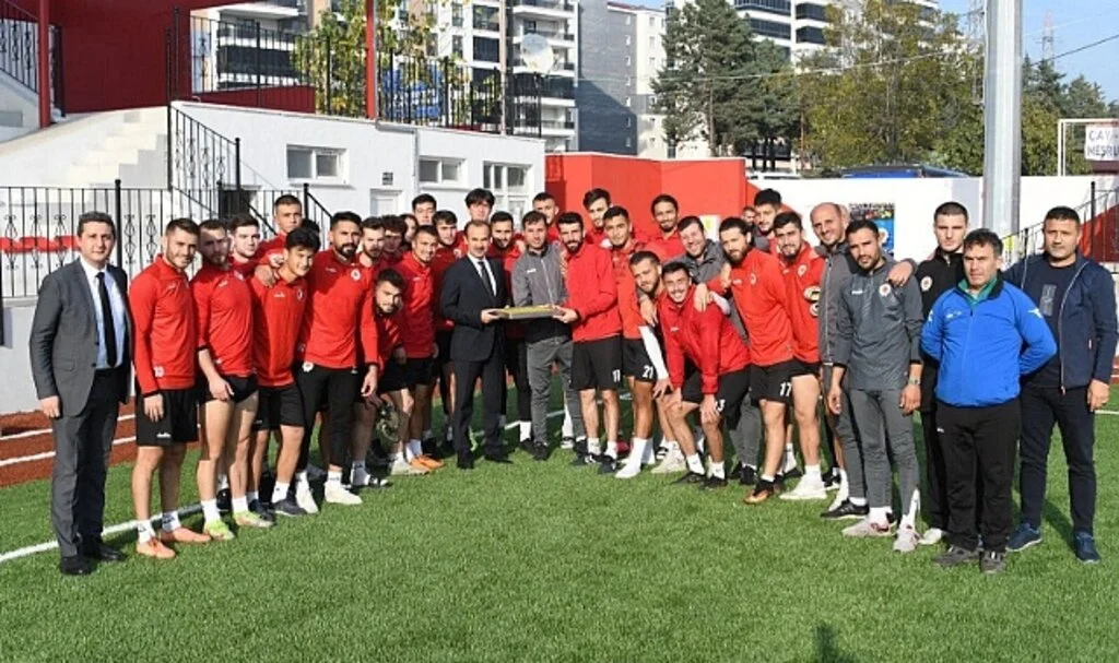 Samsun Büyükşehir Belediyespor Kulübü Başkanı Süleyman Demirtaş'dan Derbi Öncesi Tatlı Ziyaret 