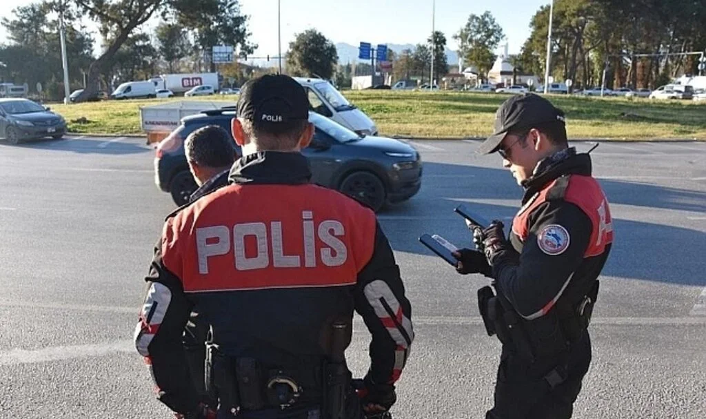 Samsun’da 2 Bin 135 Sürücüye Ceza, 141 Araca Trafikten Men
