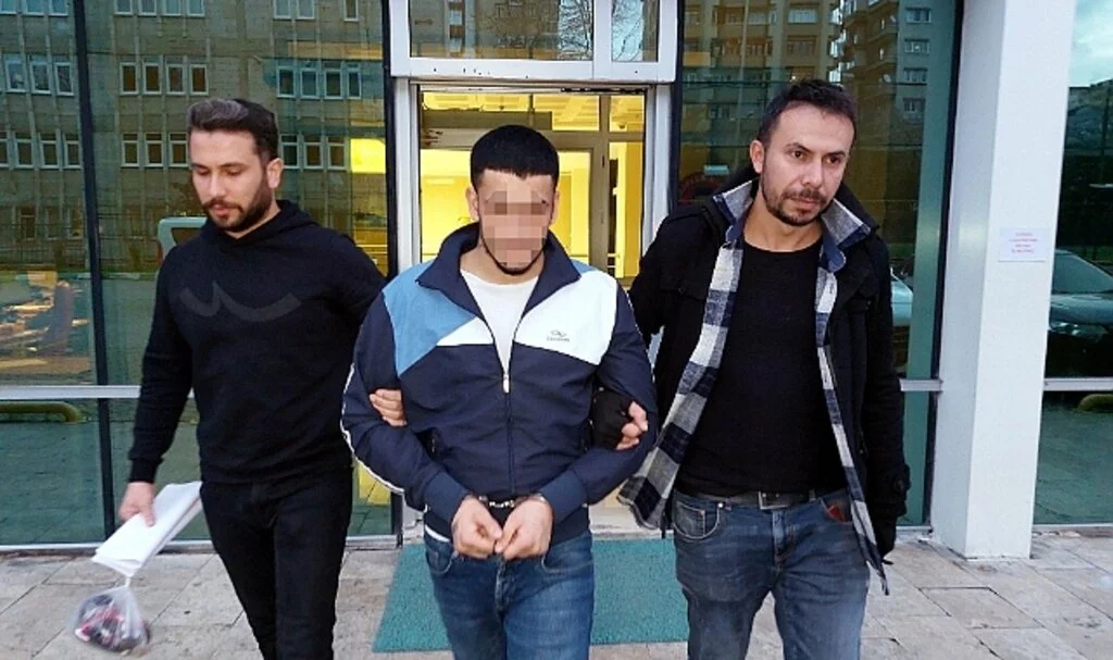Samsun'da Cep Telefonunu Gasp Ettiler Banka Hesabındaki Paraları Hesaplarına Aktardılar