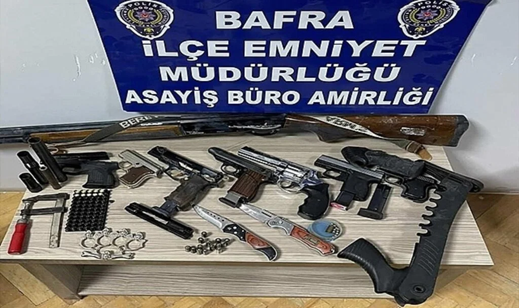 Samsun'da Evlerinde Silah Ele Geçen 2 Kişi Tutuklandı