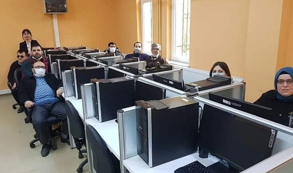 Samsun'da Görme Engellilere Bilgisayar Kursu 