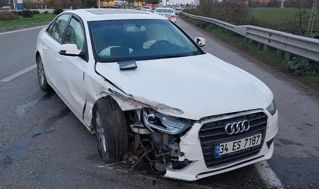 Samsun'da Otomobil Bariyere Çarptı: 1 Yaralı