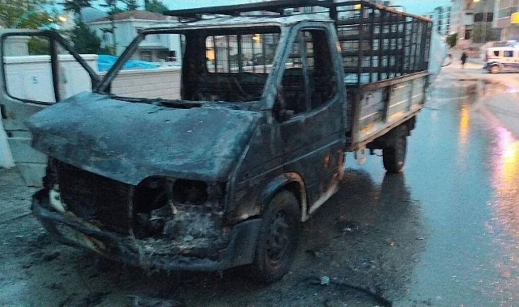 Samsun'da seyir halindeki kamyonete yangın çıktı
