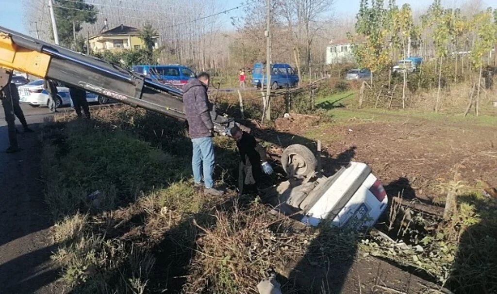 Samsun'da Sulama Kanalına Devrilen Otomobildeki Karı Koca Yaralandı