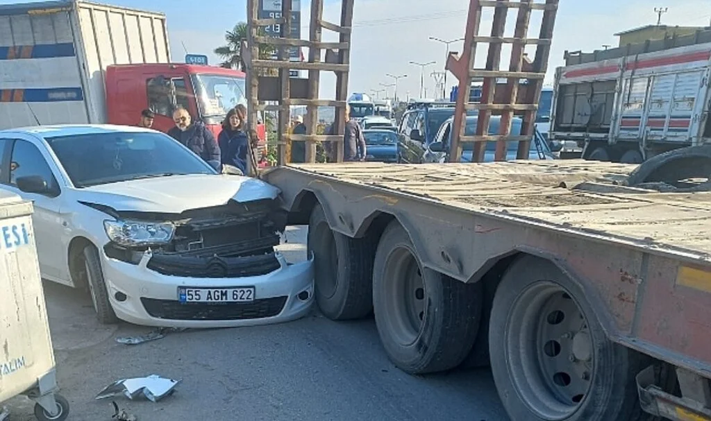 Samsun'da Tıra Arkadan Çarptı 