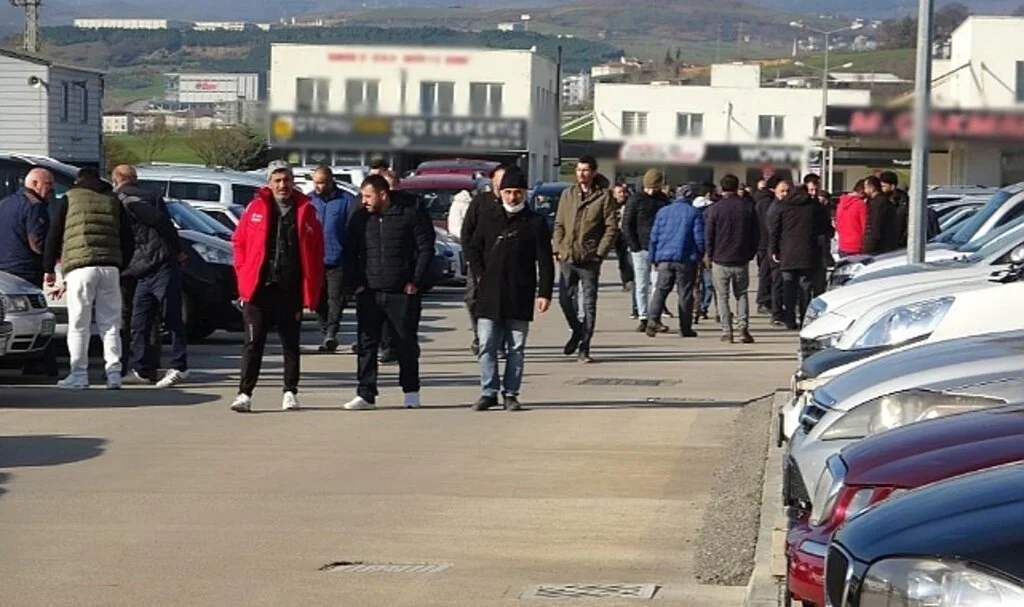 Samsun'da Yeni Yıl Öncesi Oto Pazarında Hareketlilik