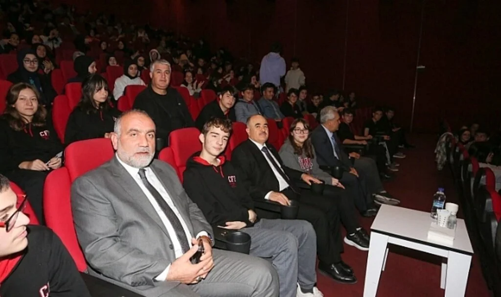 Samsun Protokolü Öğrencilerle 'Buğday Tanesi' Filmini İzledi