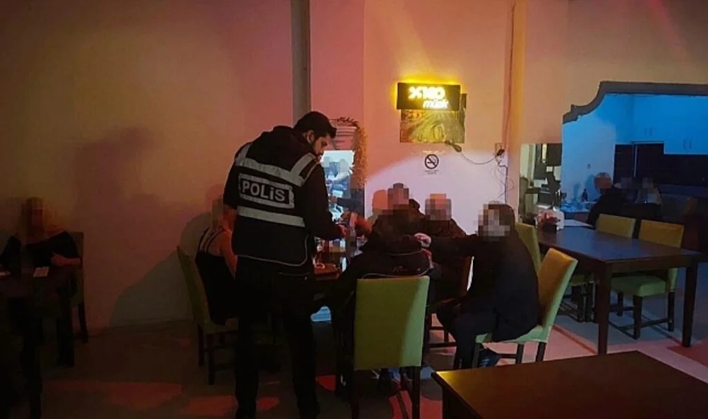 Sinop’ta Konsomatris Çalıştıran Eğlence Mekanına 110 Bin TL Ceza