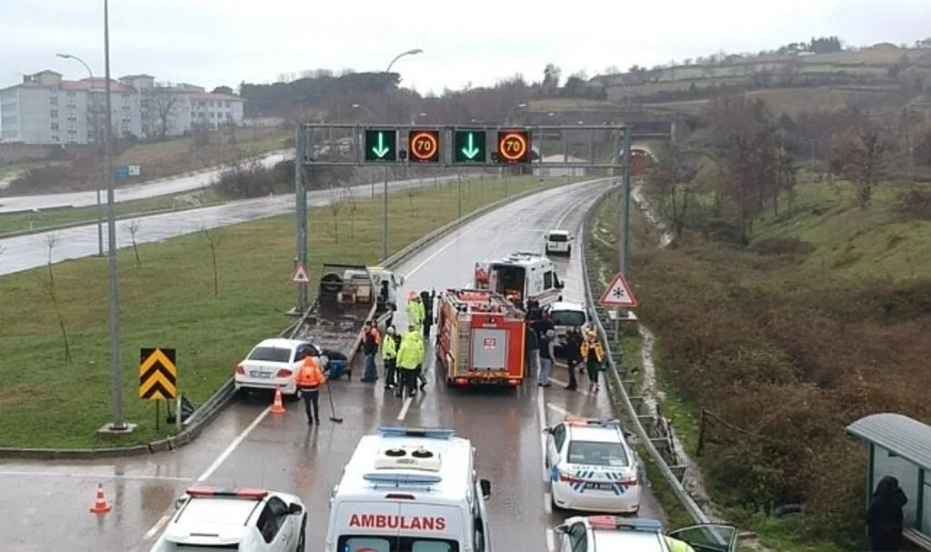 Sinop’ta Otomobiller Çarpıştı: 3 Yaralı