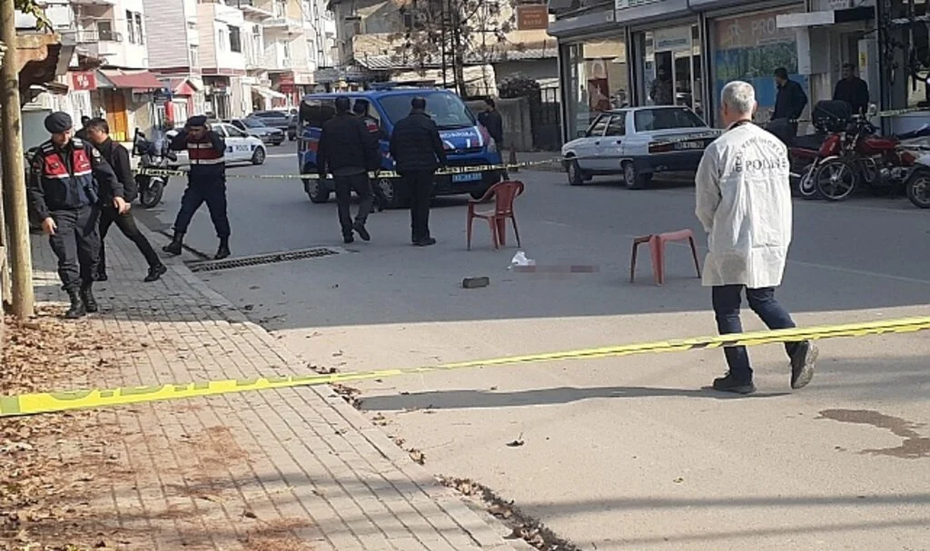 Sokak ortasında kavga kanlı bitti: 1 ölü