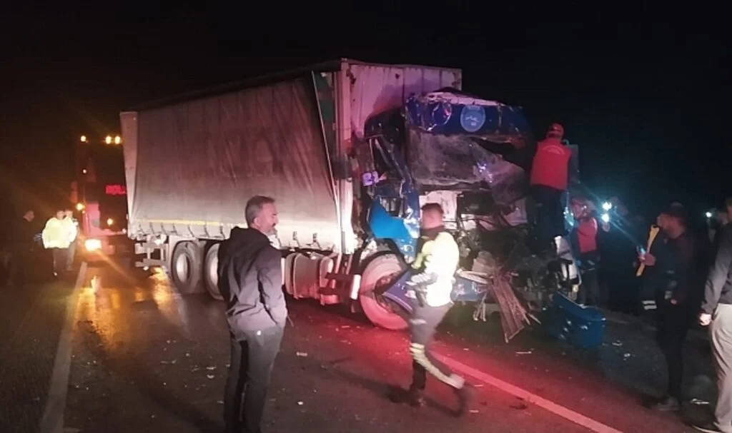 Susurluk'ta trafik kazası, 1 kişi yaralı 1 kişi ölü