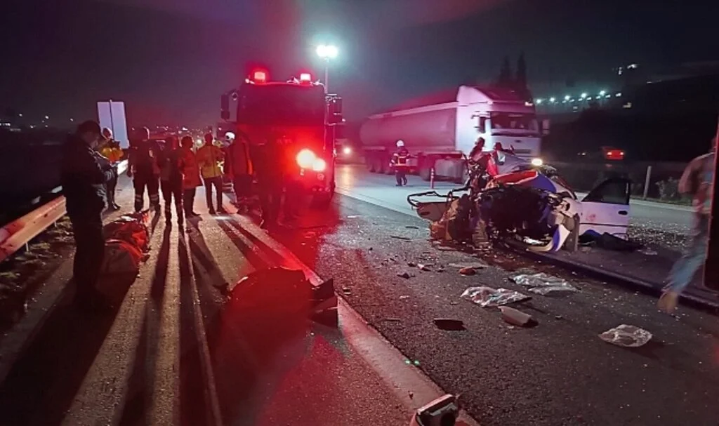 TAG otoyolunda feci trafik kazası: 2 ölü, 5 yaralı