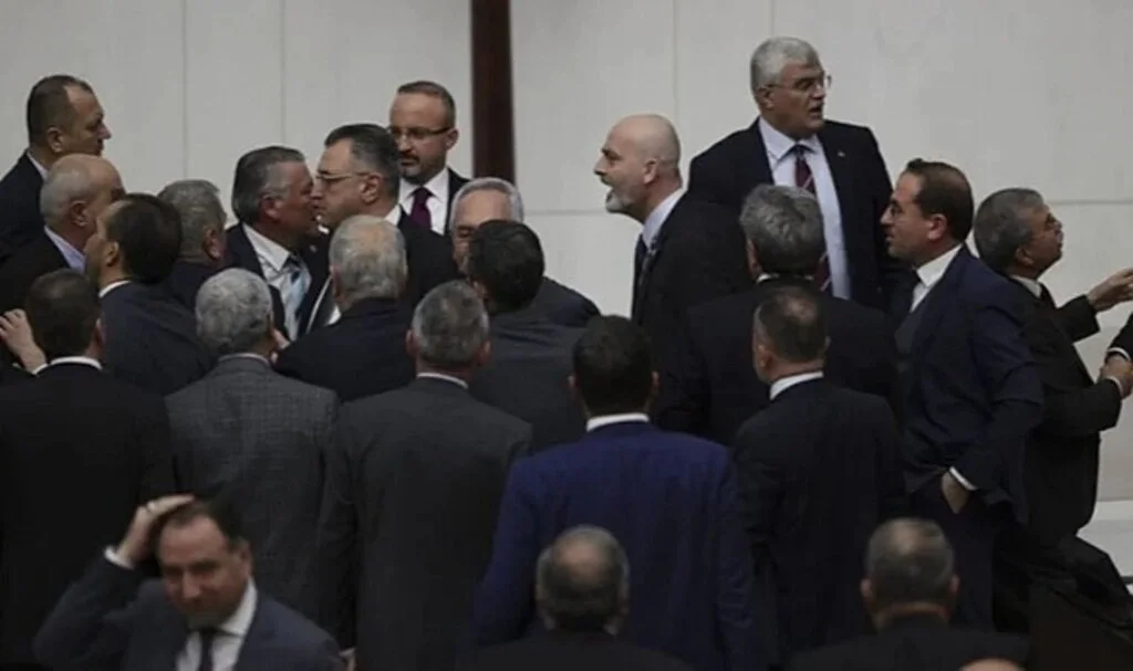 TBMM Genel Kurulu’nda, İYİ Partili Örs'ün yaralanmasına neden olan kavga! Her şey 'önüne bak' tartışmasıyla başladı