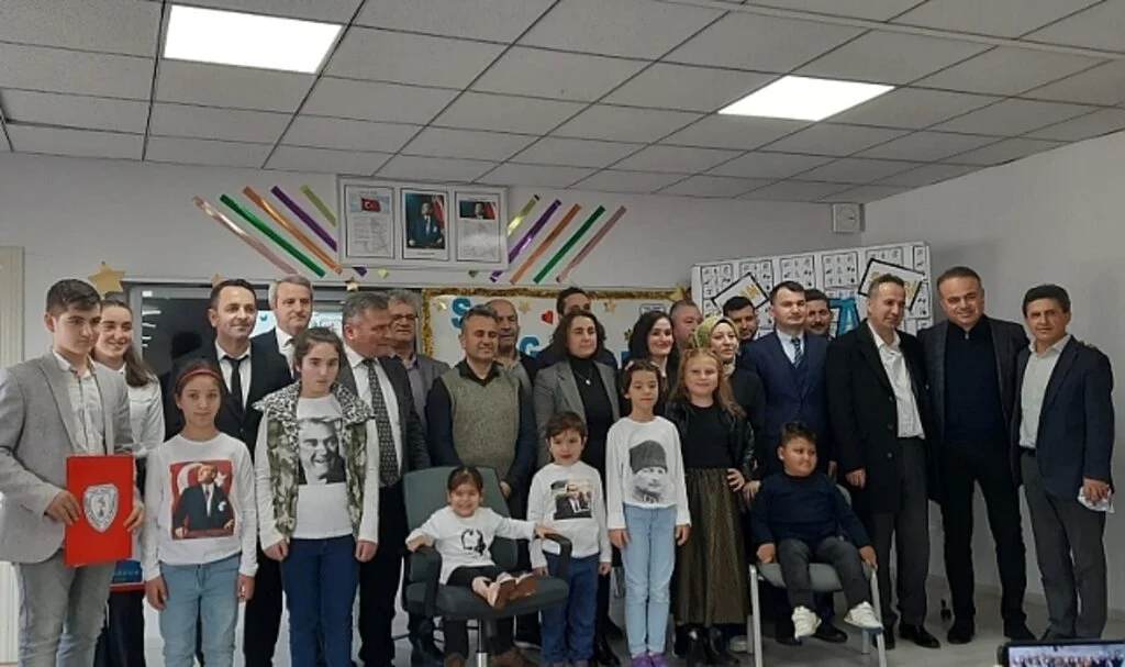 Tekkeköy'ün özel öğrencilerinden resim sergisi