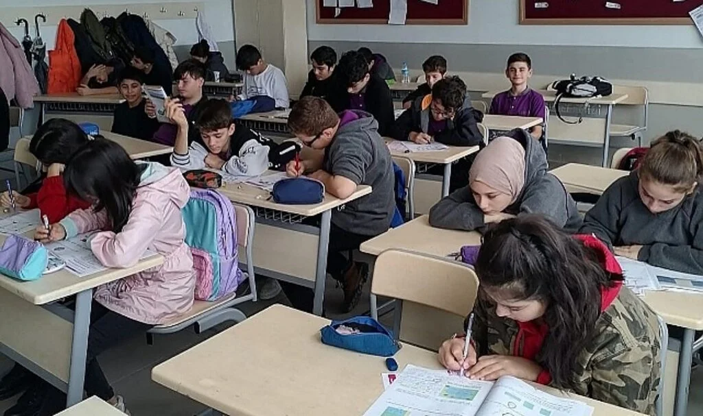 Tekkeköylü Öğrenciler Sınavda Ter Döktü