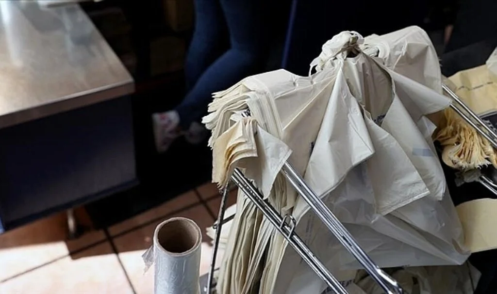 Tüketiciler Marketlerde Plastik Poşete 25 Kuruş Ödemeye Devam Edecek