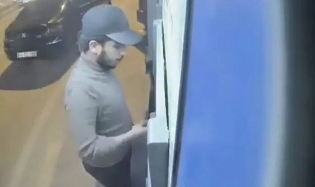 Villayı darphaneye çevirdiler, bankamatikten geçen sahte para ürettiler