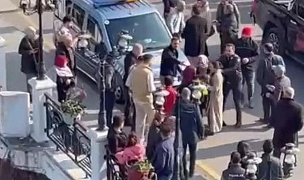 Yalova'da bir erkek, boşanma aşamasında olduğu eşinin kucağından bebeğini alarak kaçırdı
