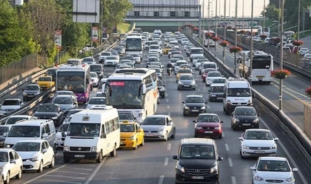 Zorunlu kış lastiği uygulaması bugün başladı: Cezası bin 152 lira