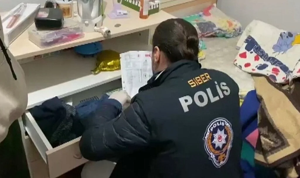 12 İlde Eş Zamanlı Operasyon; Sahte Araç Kiralama Siteleriyle Dolandıran Şebeke Çökertildi
